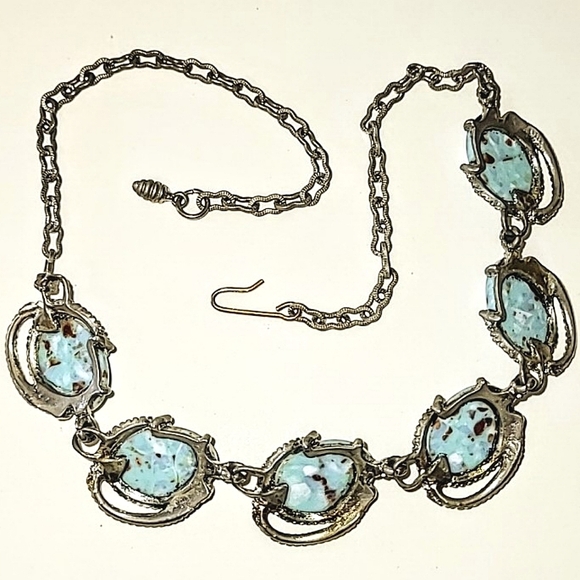 THERMOSET LUCITE FAUX TURQUOISE CHOKER NECKLACE - SOUTHWESTERN STYLE - Picture 3 of 5